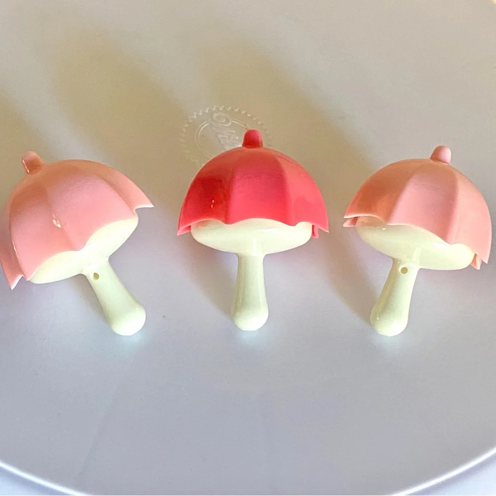 🎅🏻 SALE! 3pc lip balm lip gloss Umbrellas lightly scented brand new